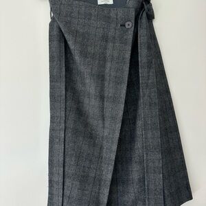 Elegant Gray Pencil Skirt